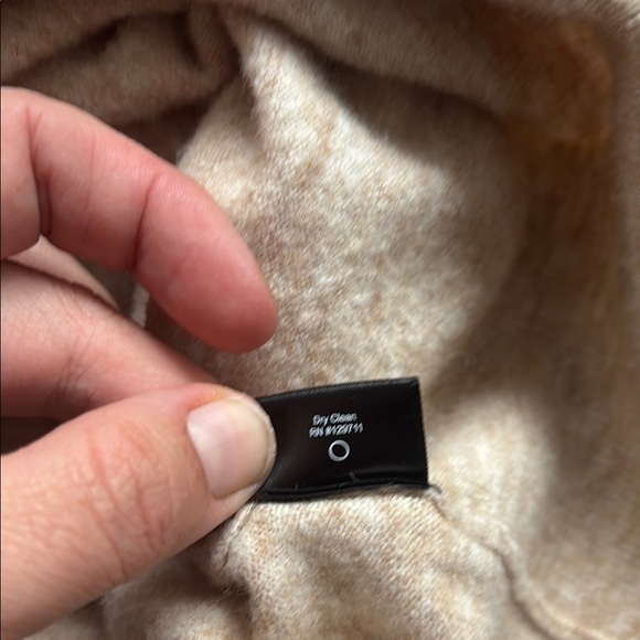 Jenni Kayne | Oversized merino wool and cashmere cream and tan knit sweater - Picture 9 of 10